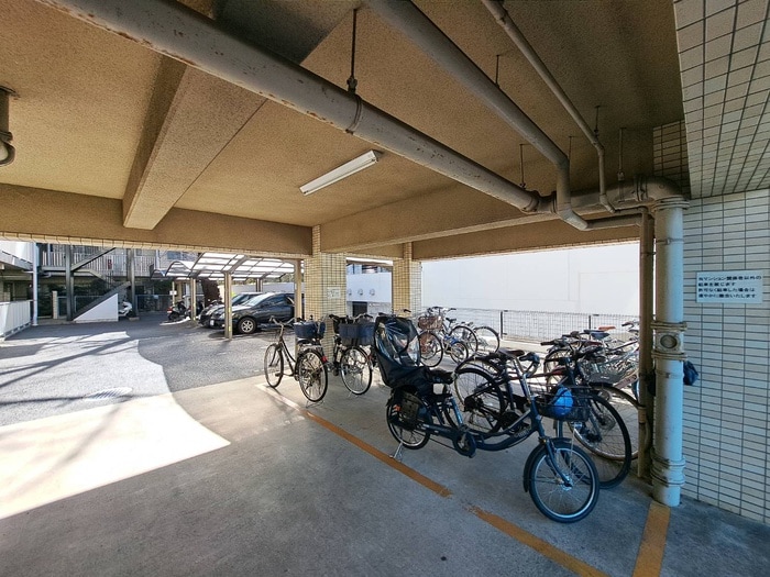 駐輪場 フォルム上井草