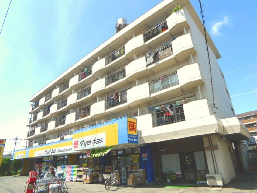 マツキトキヨシ(ドラッグストア)まで400m ア－バンライフ壱番館