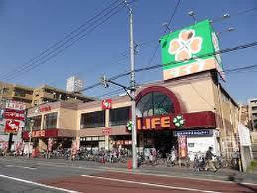 ライフ 大口店(スーパー)まで639m パレス西寺尾