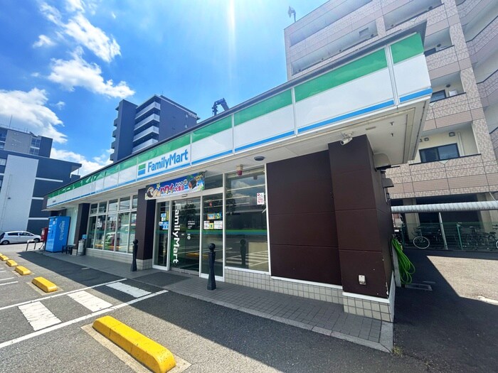 ファミリーマート(コンビニ)まで120m 日比谷レジデンス