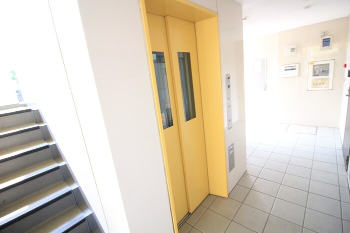 エントランス部分 ミラ－ジュ新子安