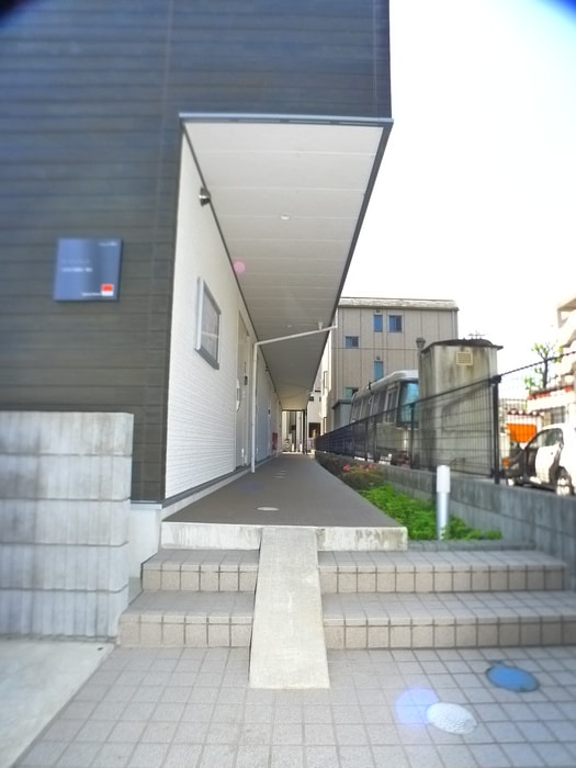 エントランス部分 リブリ・EDEN　足立