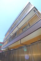 ＰｅｒｓｉｍｍｏｎＨｏｕｓｅの外観