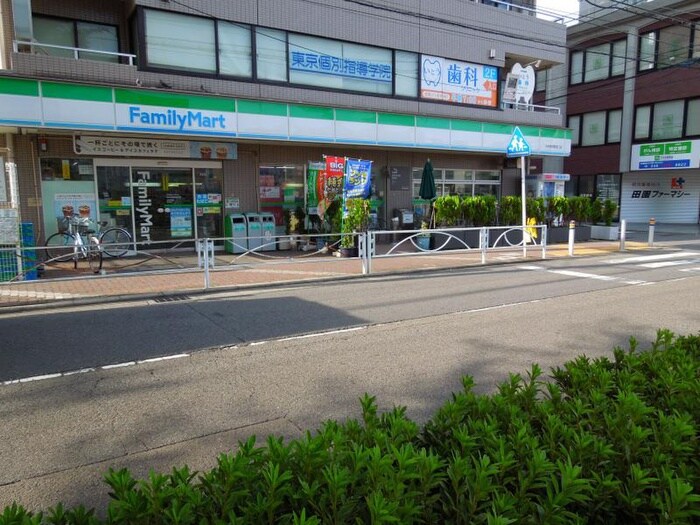 ファミリーマート(コンビニ)まで214m リブリ・プモリ中央林間