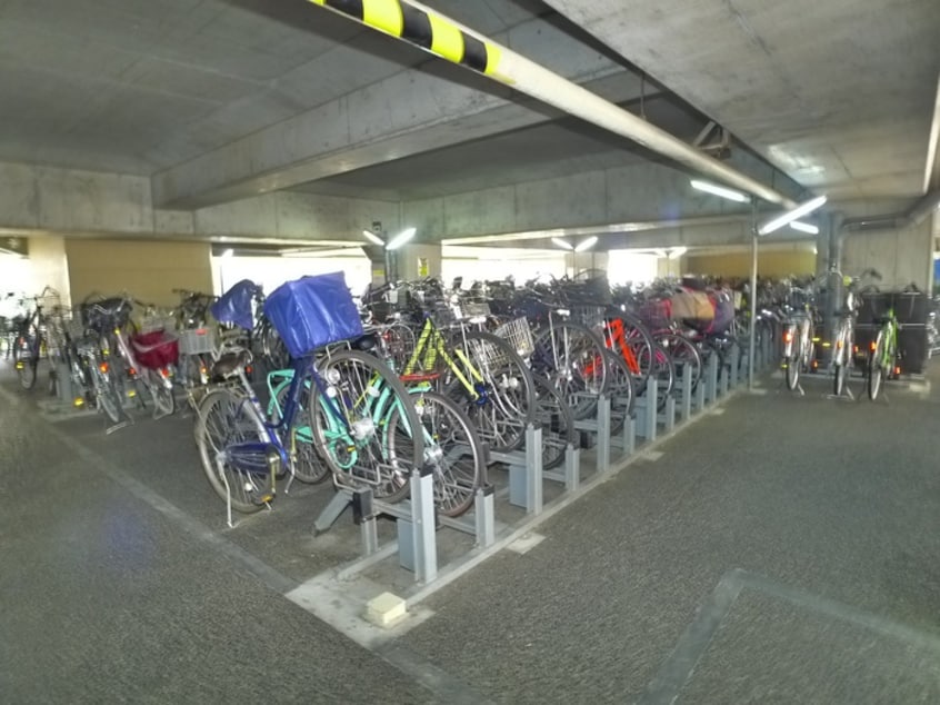 駅前駐輪場(公園)まで600m アイリス四つ木