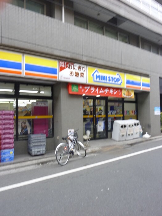 ミニストップ(コンビニ)まで10m ベジフル北新宿弐番館