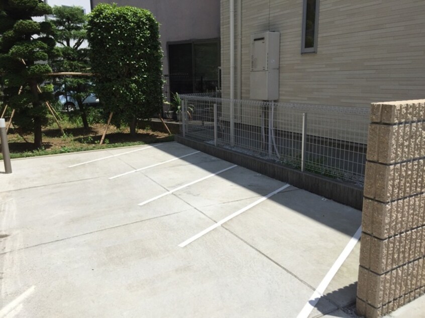 バイク置き場 ガーデンビィラ伍番館
