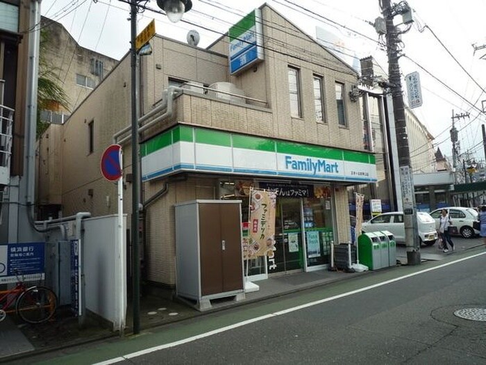 ファミリーマート百合が丘南口店(コンビニ)まで1500m Noah`s NishiIkuta 5