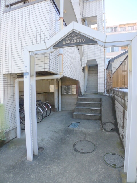 エントランス部分 サンモ－ル 坂本