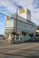 ファミリーマート(コンビニ)まで50m グランロッシュ
