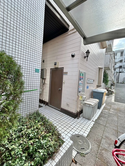 エントランス部分 ﾌﾟﾗｻﾞ・ﾄﾞｩ・ﾌﾞ-ｹ