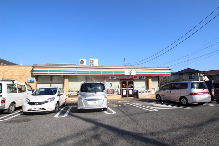 セブンイレブン(コンビニ)まで710m メゾン　ラ・メール