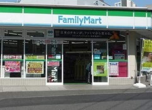 ファミリーマート(コンビニ)まで272m ハイム・フル－ル