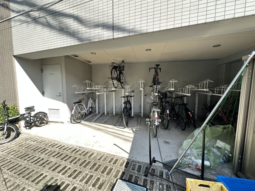 駐輪場 サリエラ