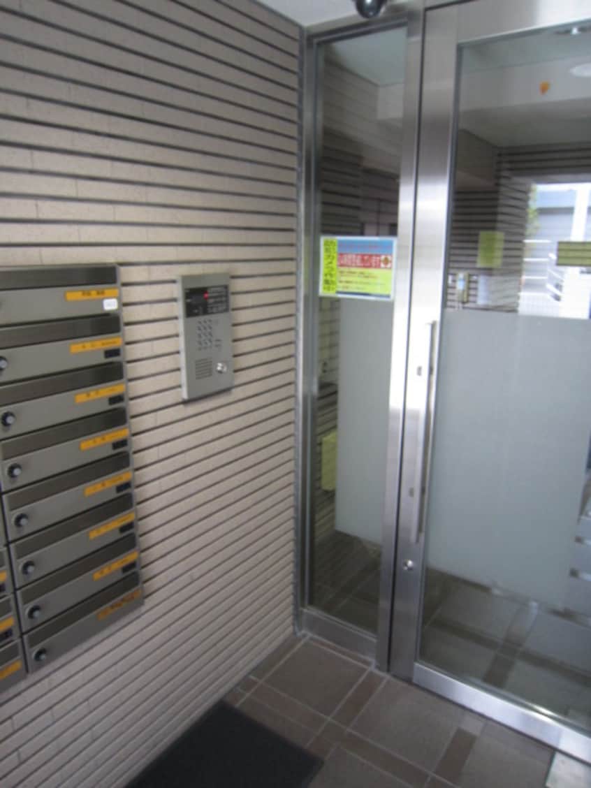 エントランス部分 レゾンスコ－エイ