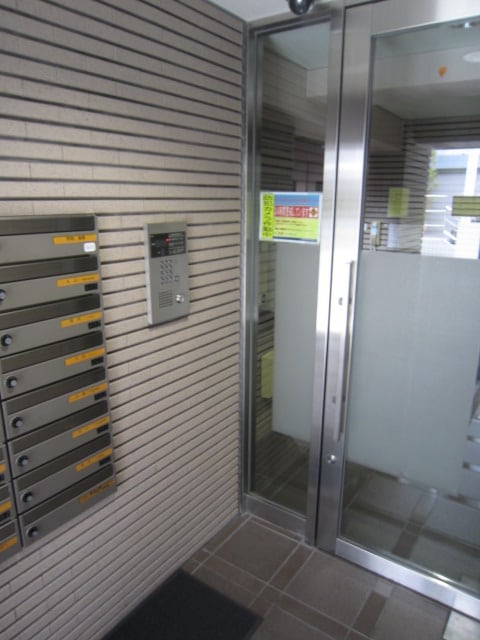 エントランス部分 レゾンスコ－エイ