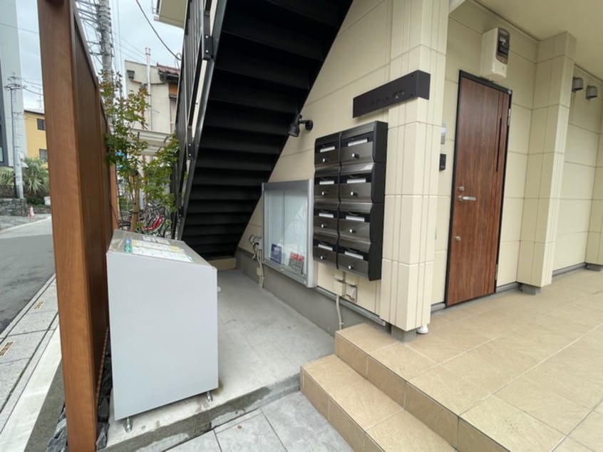 エントランス部分 メゾンボヌール坂下