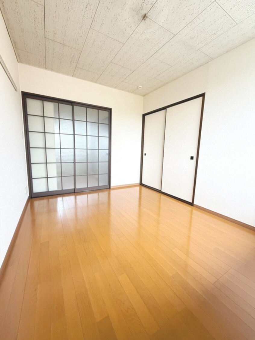 居室 ラズライト