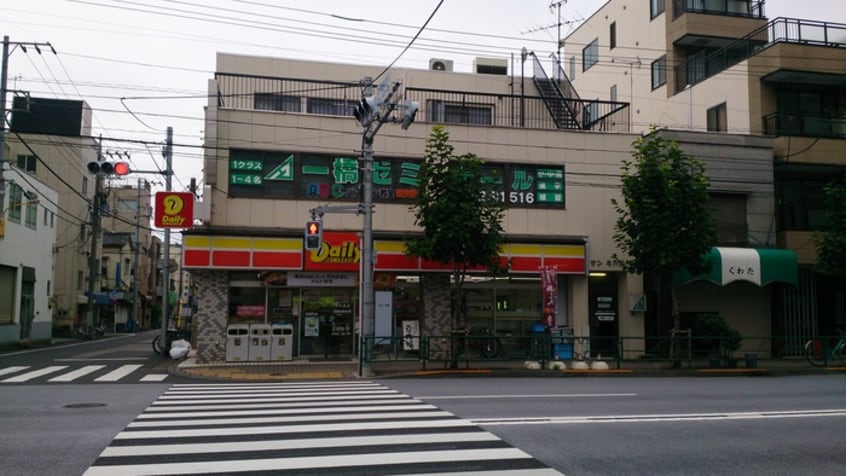 デイリーヤマザキ(コンビニ)まで130m リファ－スＳＵＭＩＤＡ