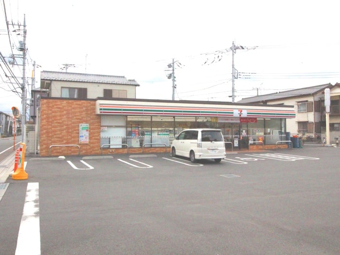 セブンイレブン(コンビニ)まで700m ニューオカダパールマンション