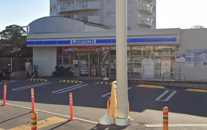 ローソン片瀬海岸1丁目店(コンビニ)まで700m Ｅａｓｔ　Ｃｏａｓｔ