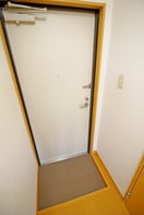 玄関 ハイ・トリー・エス