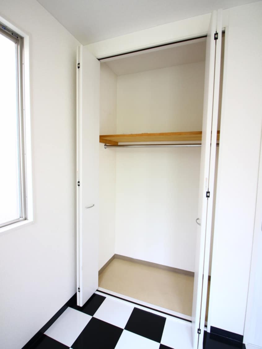 収納 オンワード中根