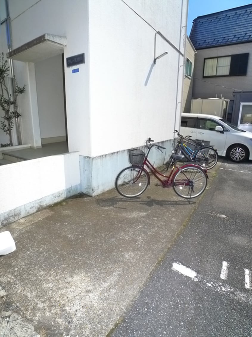 駐輪場 ルミエール市川