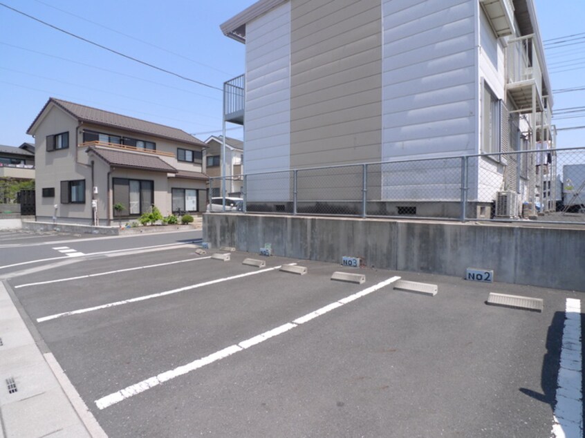 駐車場 フォ－ブル日高