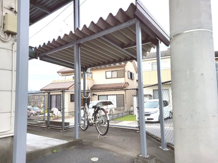 駐輪場 フォ－ブル日高