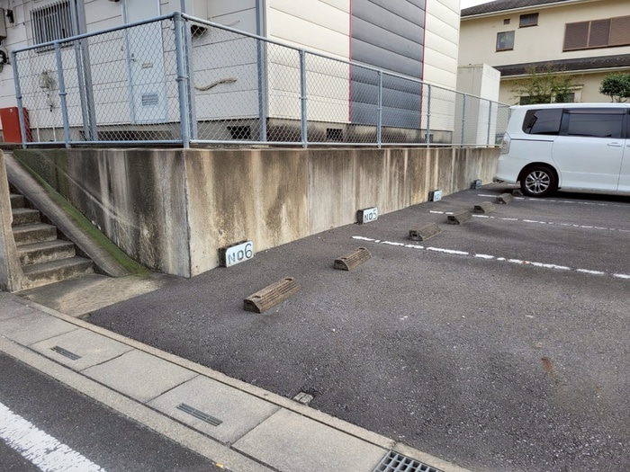 駐車場 フォ－ブル日高