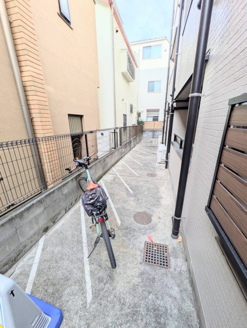 駐輪場 メゾンフラワー