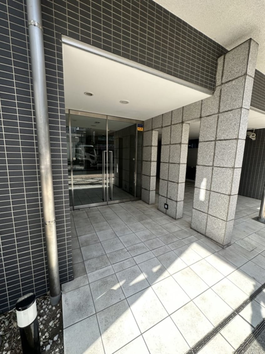 エントランス部分 リファイズ小岩(303)