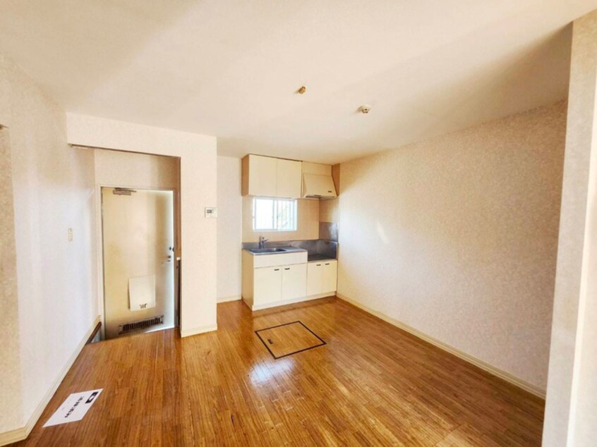 内観写真 リ－ベ高部