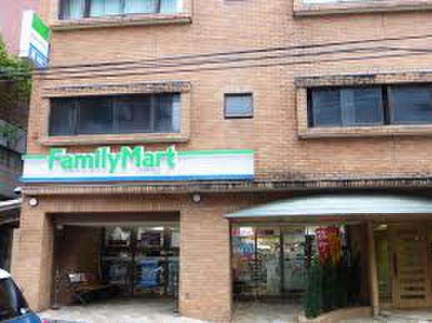 ファミリーマート上原三丁目店(コンビニ)まで182m Ｗｉｌｌｏｗ　Ｈｅｉｇｈｔｓ