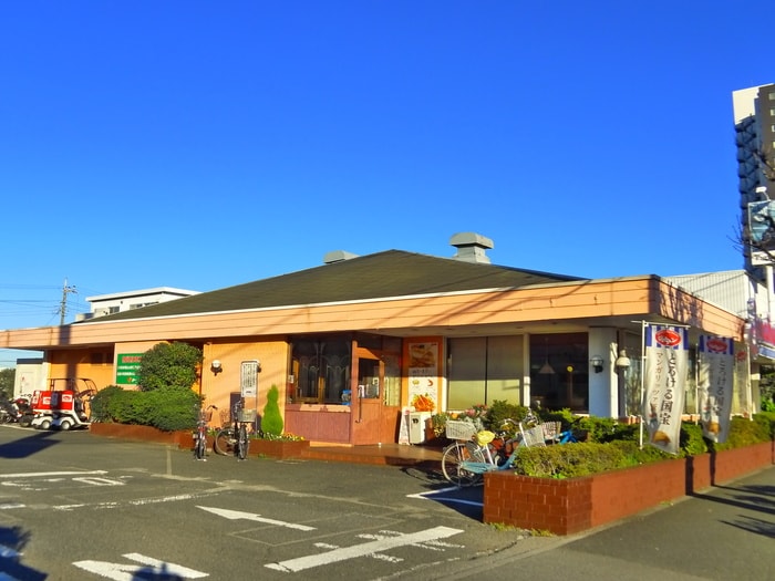 ジョナサン(その他飲食（ファミレスなど）)まで600m ベルフレ－ズ