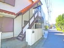 エントランス部分 アパルトイト－
