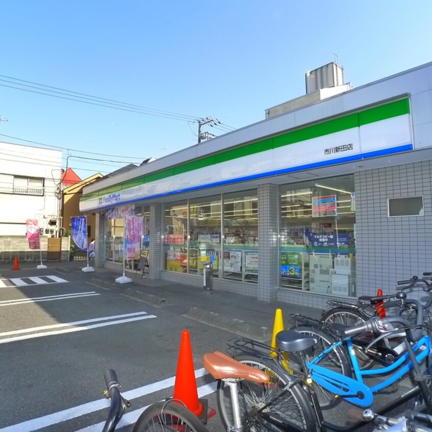 ファミリーマート(コンビニ)まで190m ベルテ市川