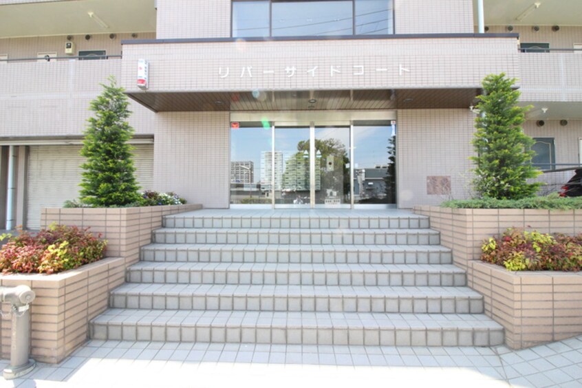 エントランス部分 リバ－サイドコ－ト