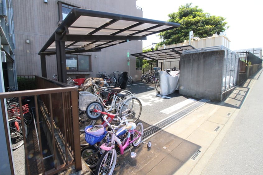 駐輪場 リバ－サイドコ－ト
