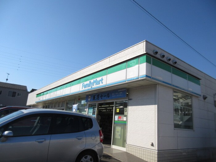 ファミリーマート 川崎宮前南平台店(コンビニ)まで755m MELDIA犬蔵A