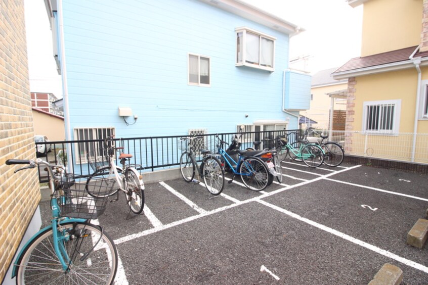 駐輪場 ブルーエイト