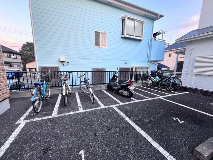 駐輪場 ブルーエイト