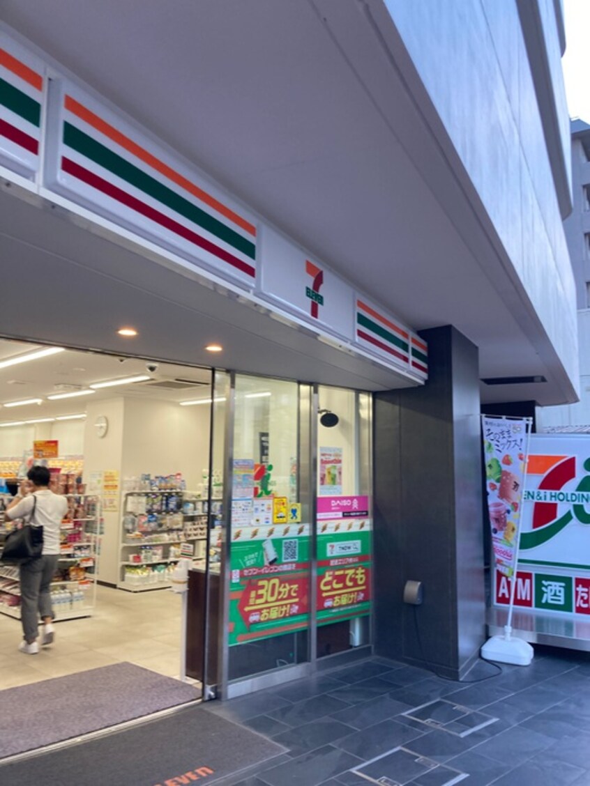 セブンイレブン中野坂上駅前店(コンビニ)まで107m ヴィラセレ－ナ中野（２０７）