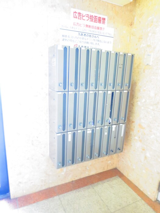 エントランス部分 シャン・ド・フル－ル