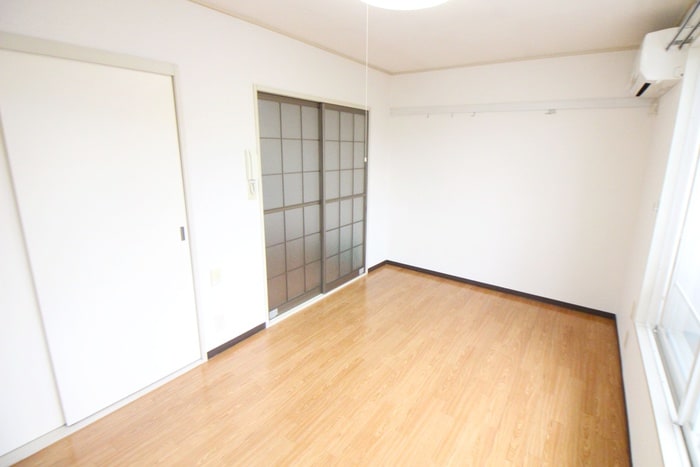 居室 山崎ハイツ