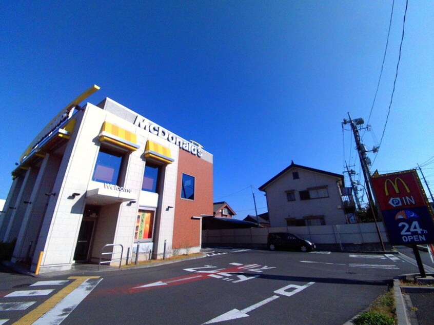 マクドナルド４号線草加西町店(ファストフード)まで680m 山崎ハイツ