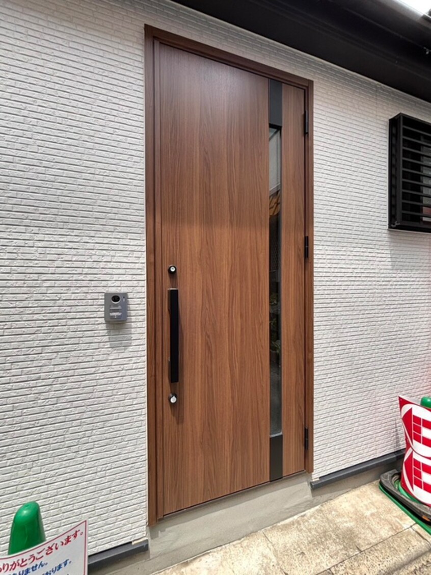 エントランス部分 東松本１丁目戸建