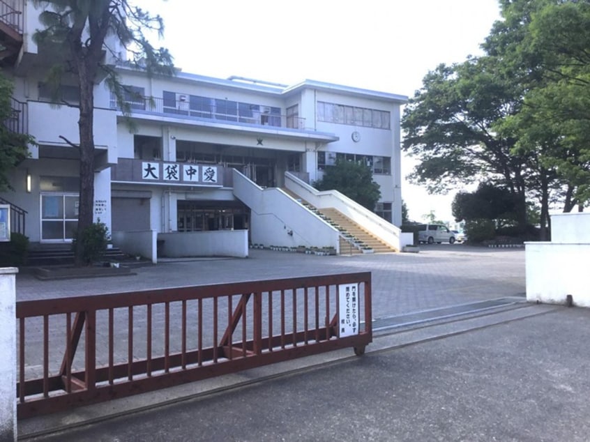 越谷市立大袋中学校(中学校/中等教育学校)まで1700m アパ－トメントノイ