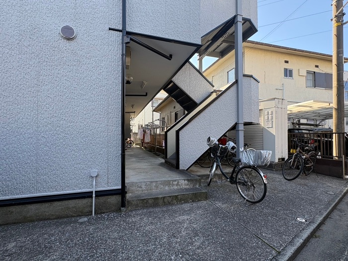 エントランス部分 フラワ－ハイツ